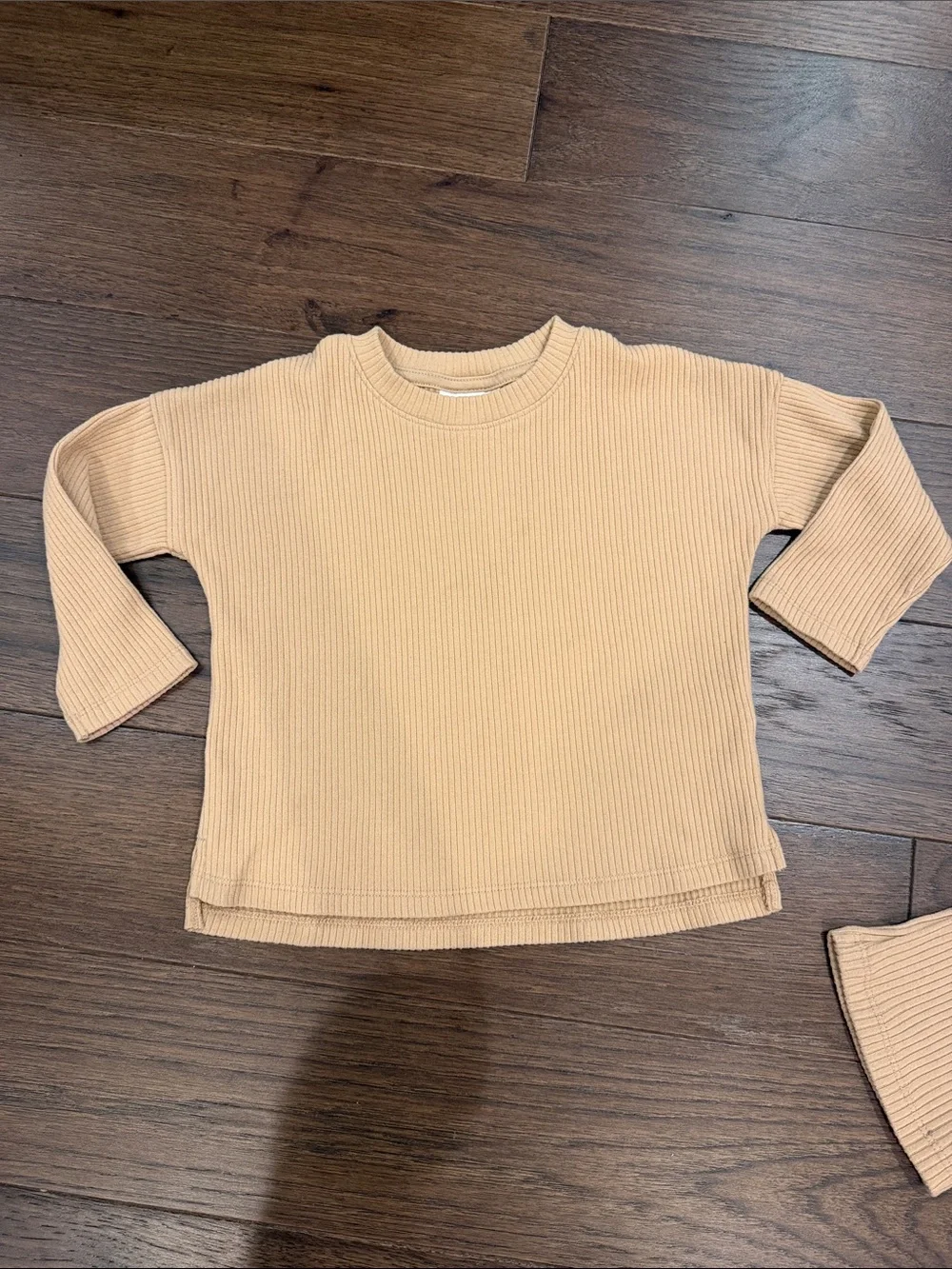 Cat & Jack Ribbed Knit Set in Tan/Brown Size 2T  - C39-158